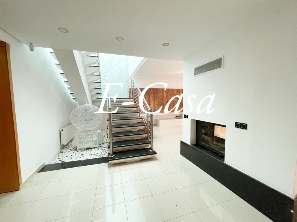 49F34B14-07FA-411A-AF24-A0F511B50EEA