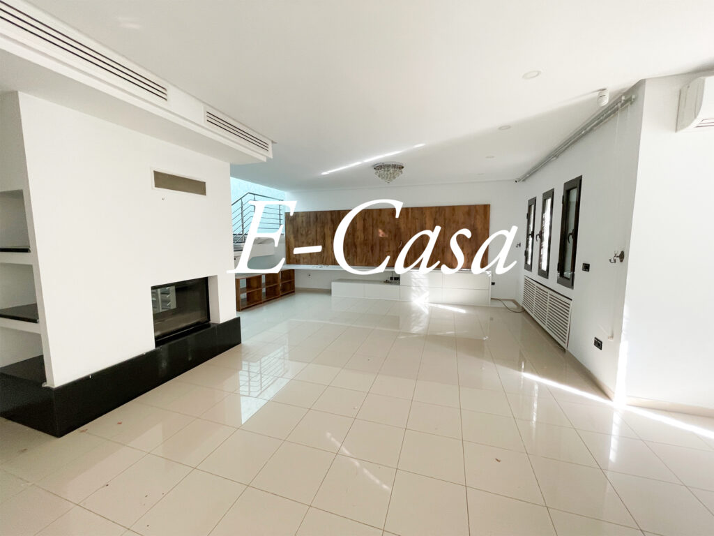 E65E8F84-AC9B-4E65-BEA7-FBC0506E2740